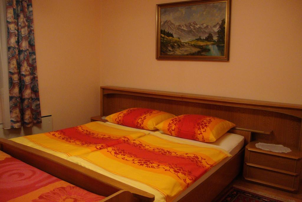 Maria Aichholzer Apartment Sankt Jakob im Rosental Room photo